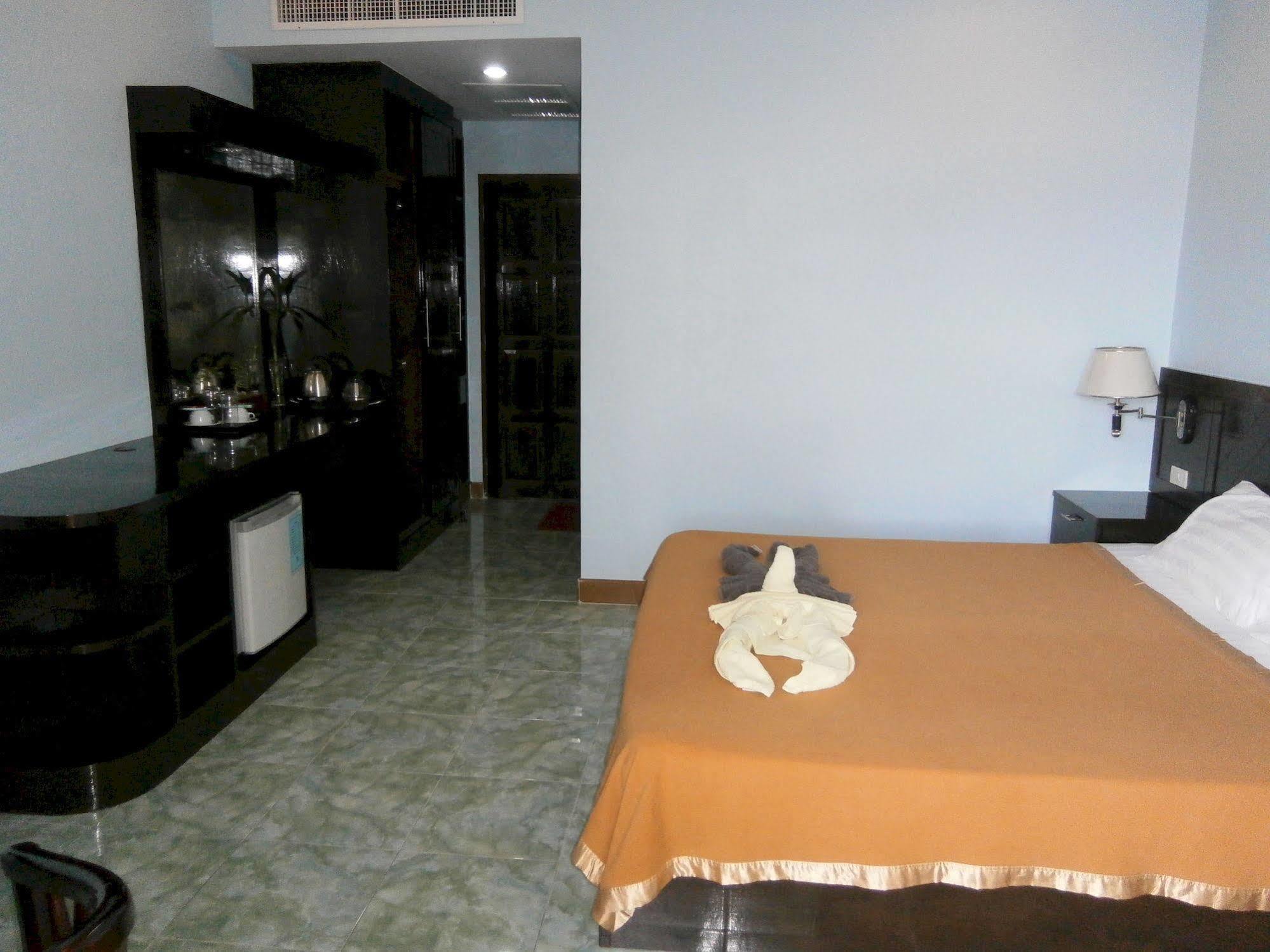 Hotel Feng Shui House à Patong Extérieur photo
