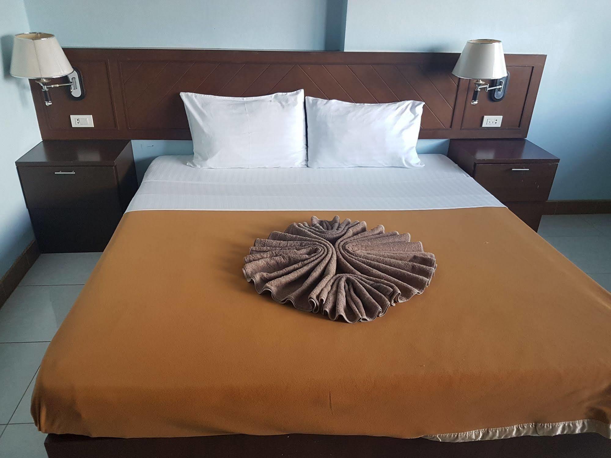 Hotel Feng Shui House à Patong Extérieur photo
